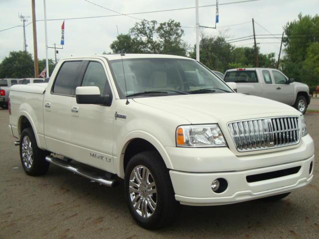 Lincoln Mark LT 2008 photo 2