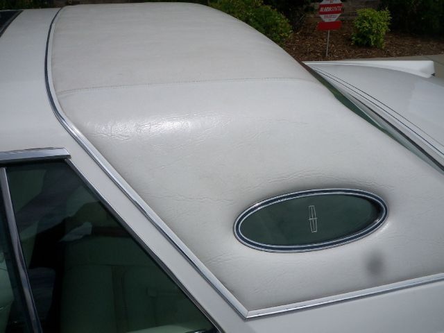Lincoln Mark V 1979 photo 32