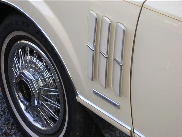 Lincoln Mark VI 1983 photo 4