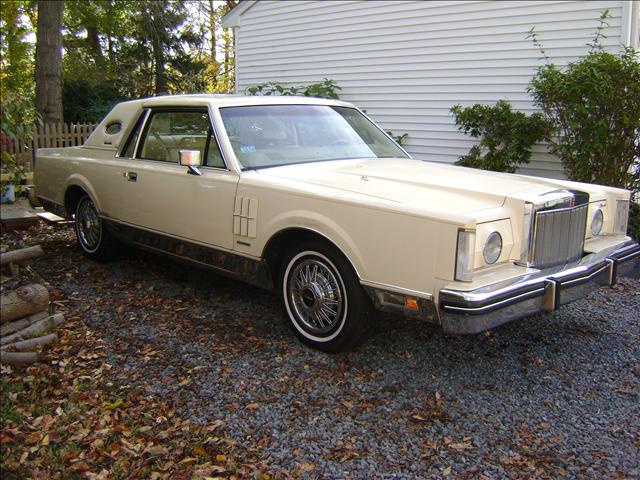 Lincoln Mark VI 1983 photo 1