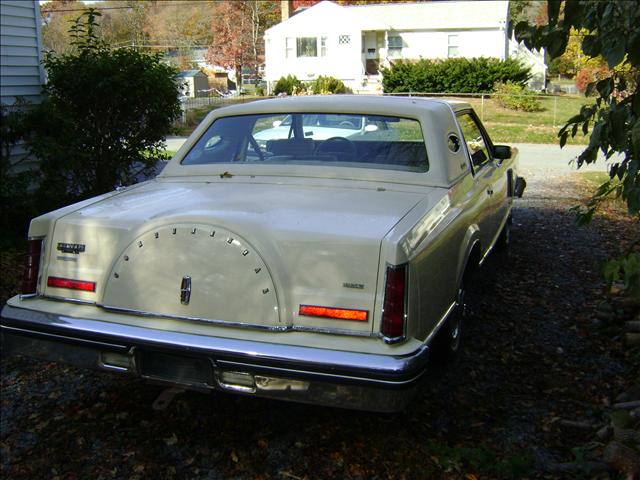 Lincoln Mark VI 1983 photo 3