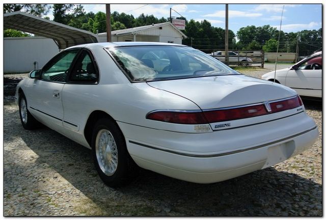 Lincoln Mark VIII 1993 photo 2