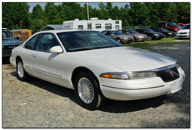 Lincoln Mark VIII 1993 photo 3