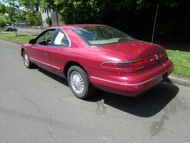 Lincoln Mark VIII 1994 photo 4