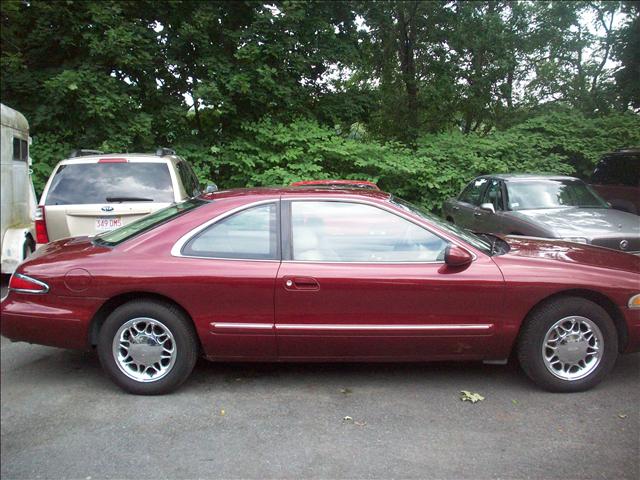 Lincoln Mark VIII 1997 photo 2