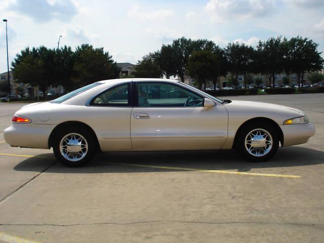 Lincoln Mark VIII 1998 photo 2
