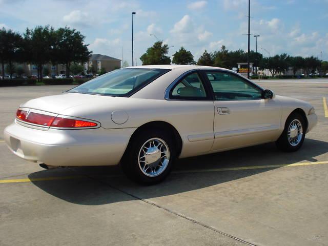 Lincoln Mark VIII 1998 photo 3