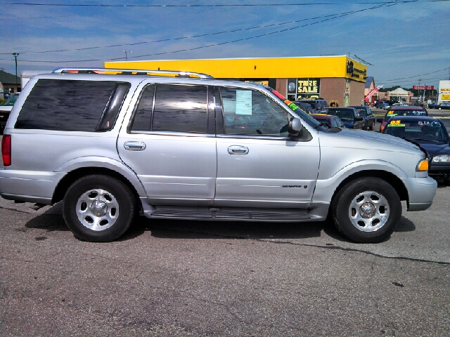 Lincoln Navigator 2000 photo 1