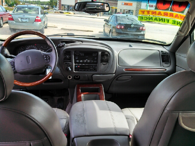 Lincoln Navigator 2000 photo 3