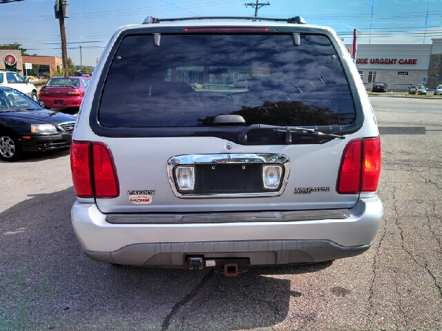 Lincoln Navigator 2000 photo 4