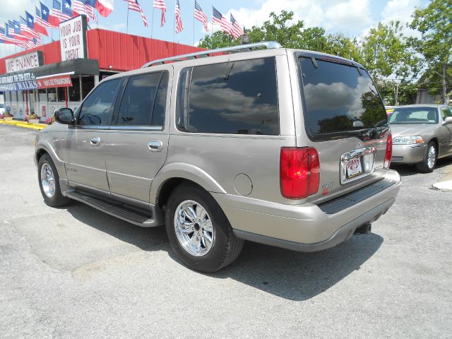Lincoln Navigator 2000 photo 1