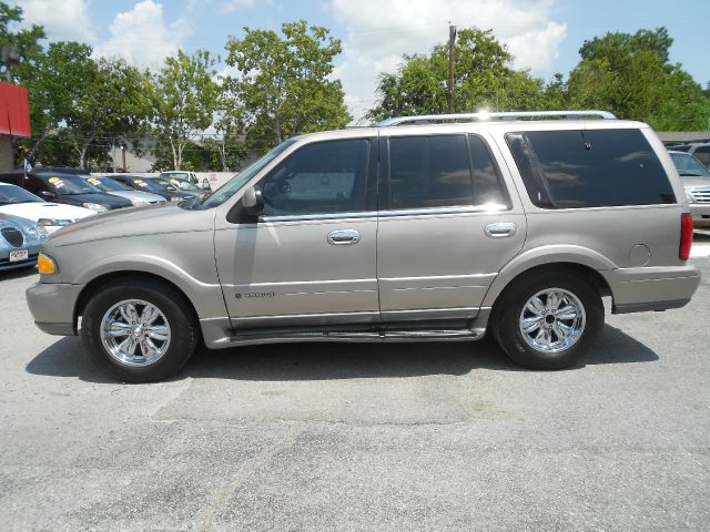 Lincoln Navigator 2000 photo 2