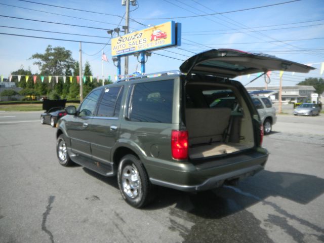 Lincoln Navigator 2001 photo 2