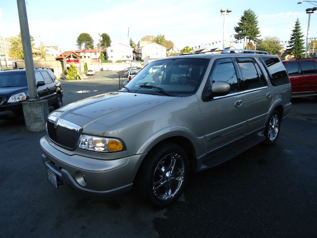 Lincoln Navigator 2001 photo 2