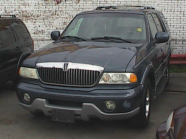 Lincoln Navigator 2001 photo 1