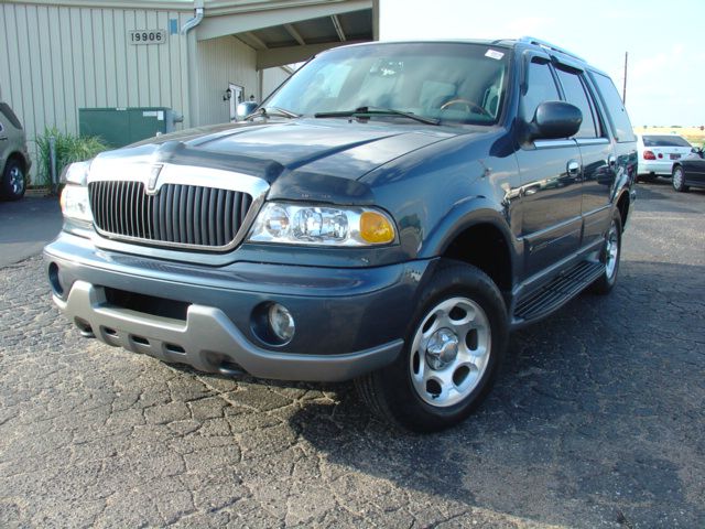Lincoln Navigator 2001 photo 2