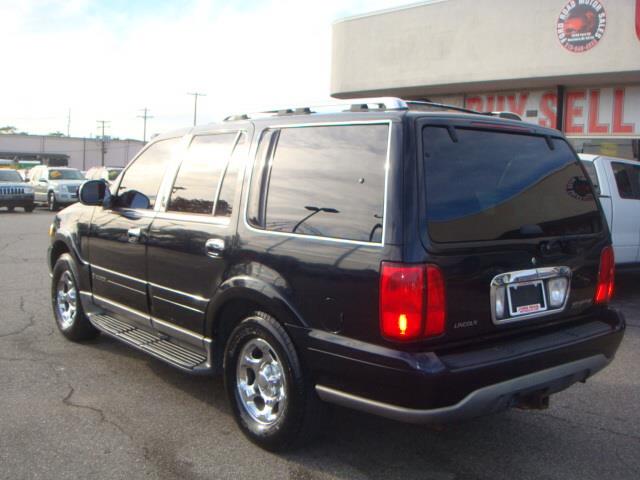 Lincoln Navigator 2001 photo 2