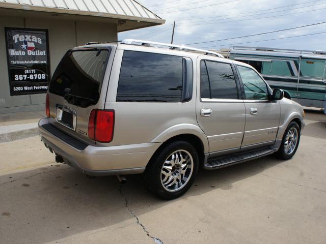 Lincoln Navigator 2001 photo 1