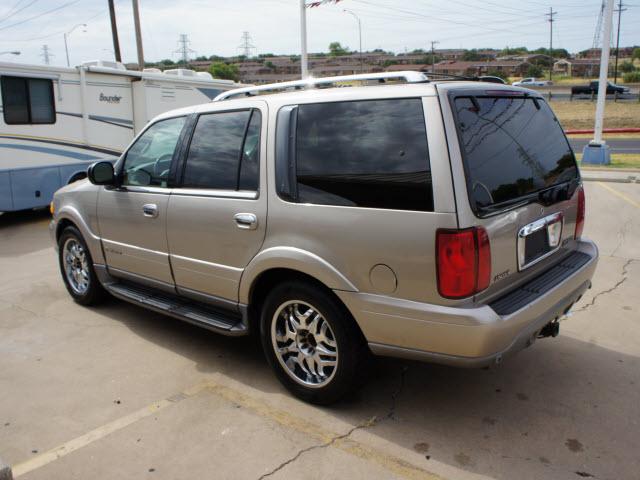 Lincoln Navigator 2001 photo 2