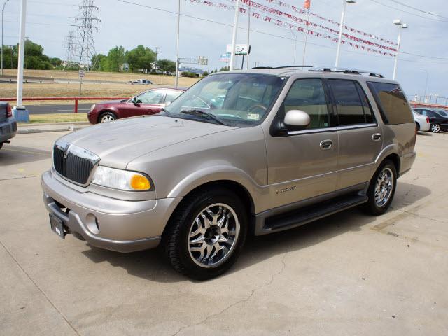 Lincoln Navigator 2001 photo 3