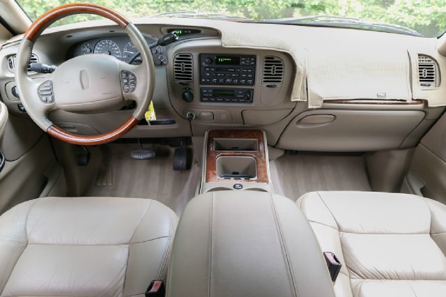 Lincoln Navigator 2001 photo 1