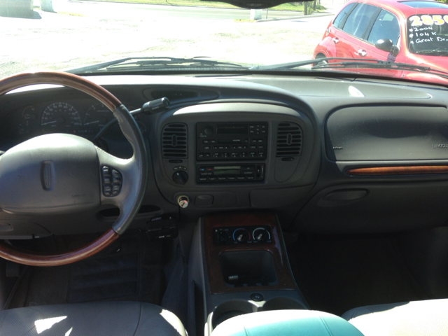 Lincoln Navigator 2001 photo 1