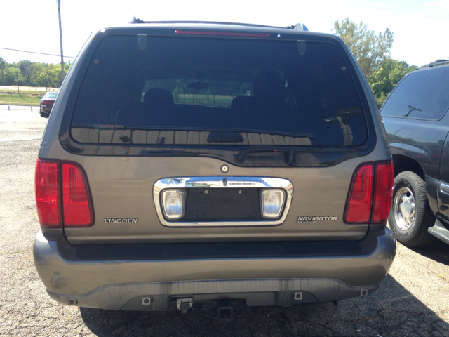 Lincoln Navigator 2001 photo 2