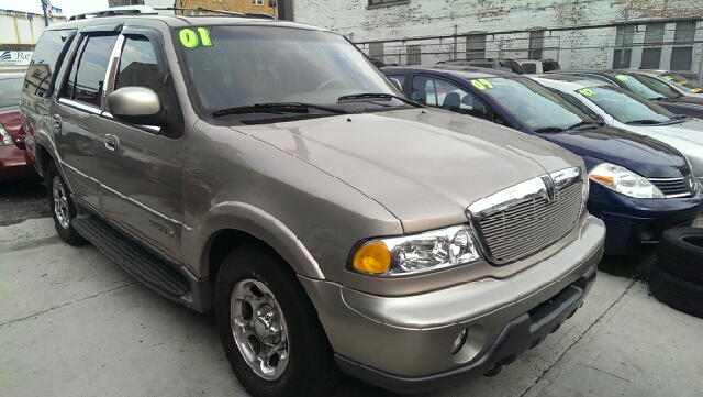 Lincoln Navigator 2001 photo 2