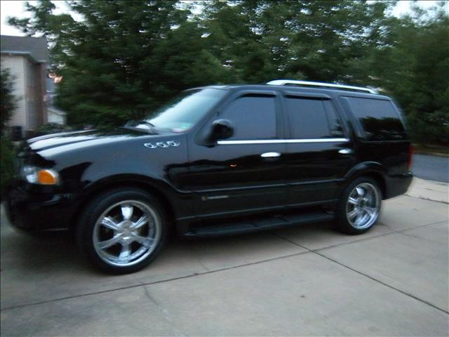 Lincoln Navigator 2002 photo 1