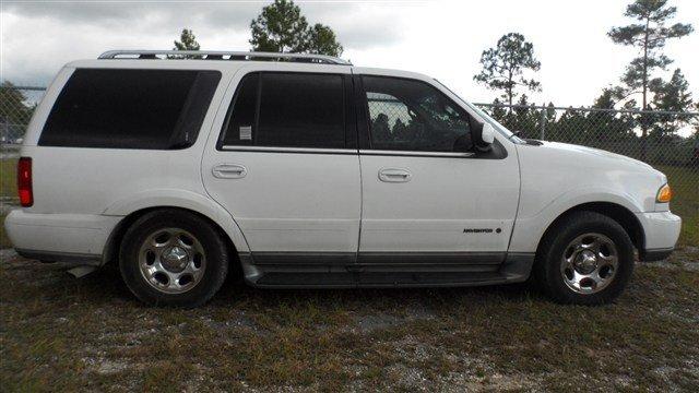 Lincoln Navigator 2002 photo 1