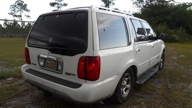 Lincoln Navigator 2002 photo 2