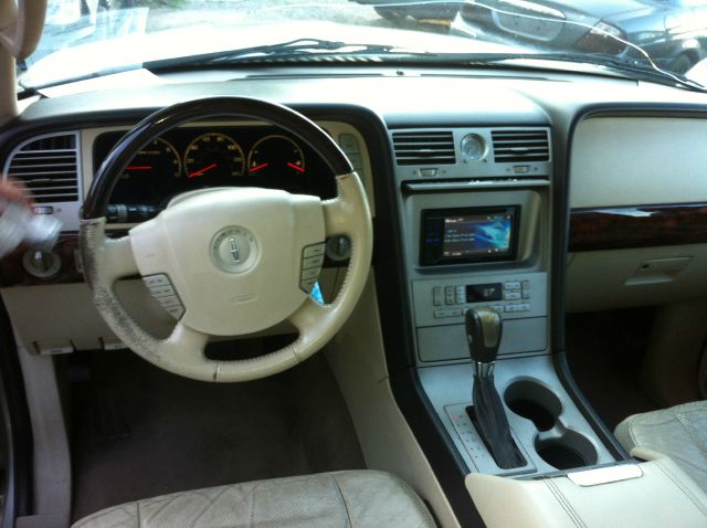 Lincoln Navigator 2003 photo 1