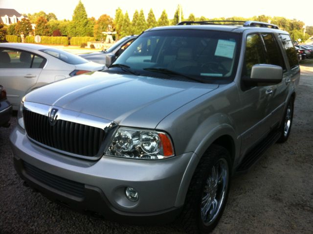 Lincoln Navigator 2003 photo 2