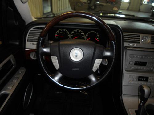 Lincoln Navigator 2003 photo 2