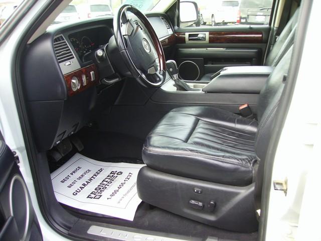 Lincoln Navigator 2003 photo 4
