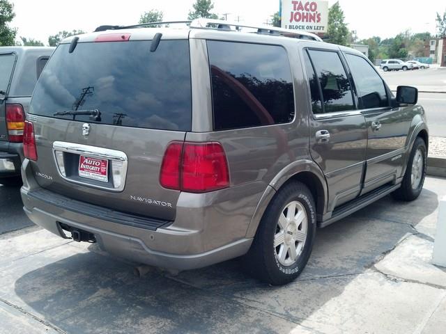 Lincoln Navigator 2003 photo 2