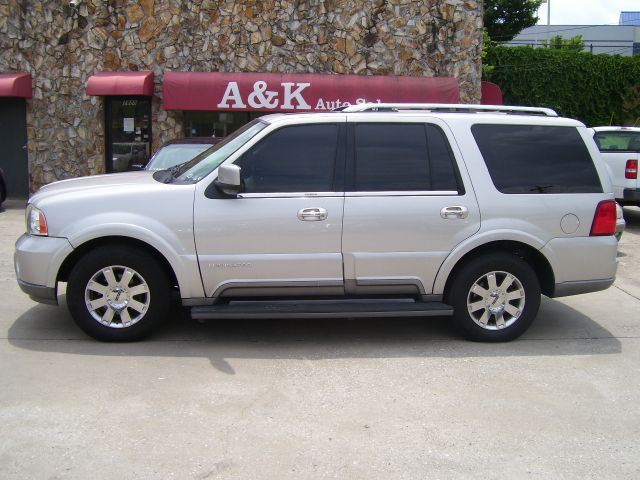 Lincoln Navigator 2003 photo 2