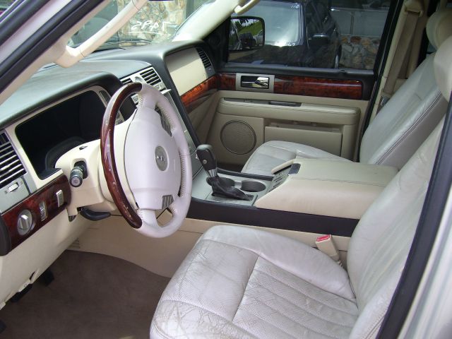 Lincoln Navigator 2003 photo 3