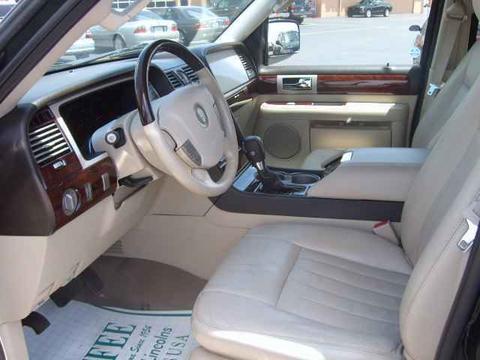 Lincoln Navigator 2003 photo 2