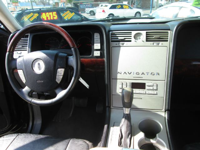 Lincoln Navigator 2003 photo 2