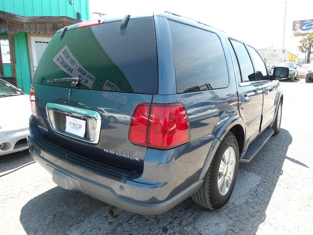Lincoln Navigator 2003 photo 1