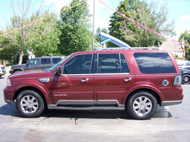 Lincoln Navigator 2003 photo 2