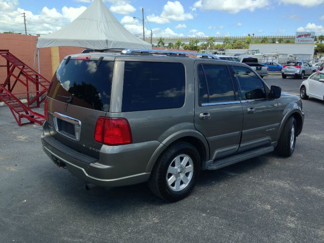 Lincoln Navigator 2003 photo 1