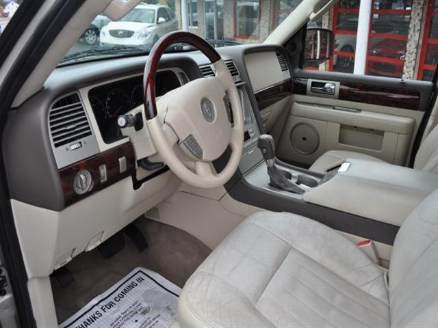Lincoln Navigator 2004 photo 1
