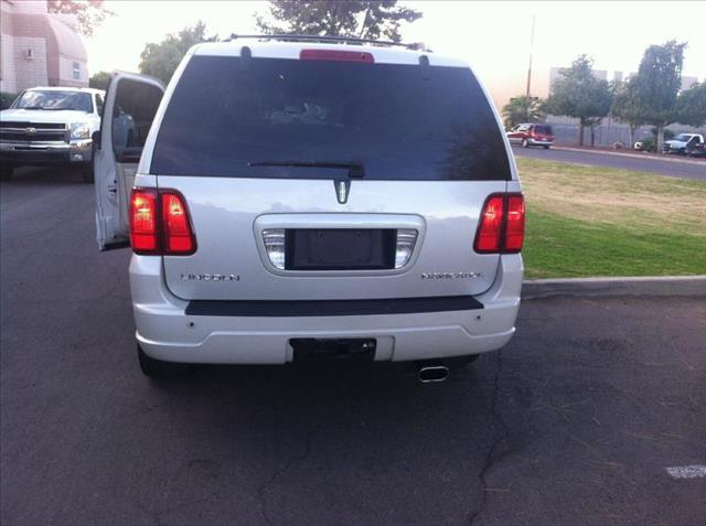 Lincoln Navigator 2004 photo 1