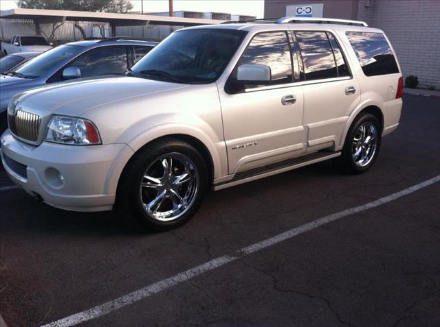 Lincoln Navigator 2004 photo 3