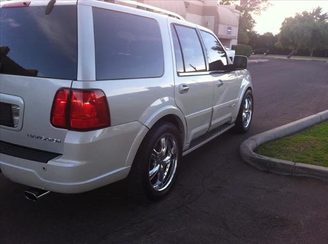 Lincoln Navigator 2004 photo 4