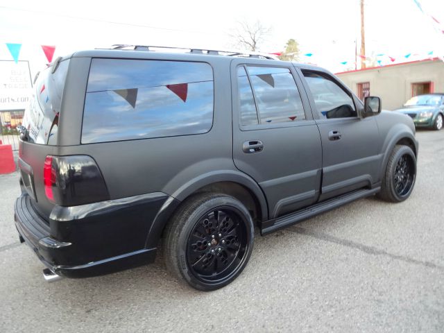 Lincoln Navigator 2004 photo 2