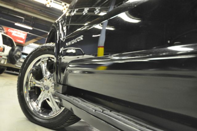 Lincoln Navigator 2004 photo 1