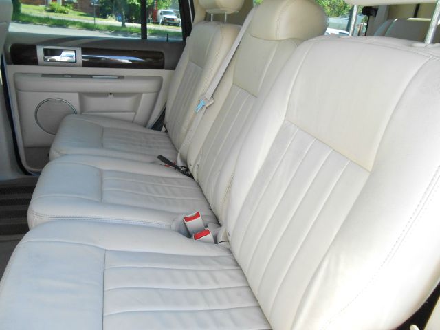 Lincoln Navigator 2004 photo 12